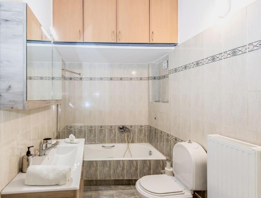 Thano'S Stylish Flat Just 150M To The Beach Farai Bagian luar foto