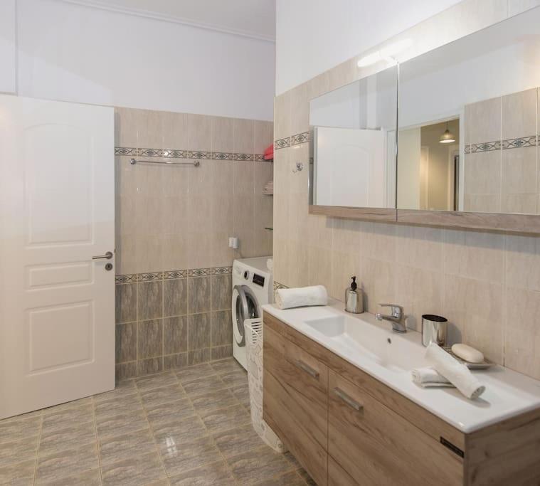 Thano'S Stylish Flat Just 150M To The Beach Farai Bagian luar foto